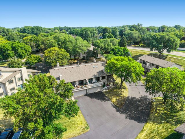 7232 Woodstock Curve, Bloomington, MN 55438