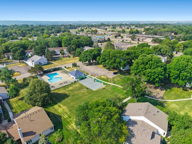 7232 Woodstock Curve, Bloomington, MN 55438