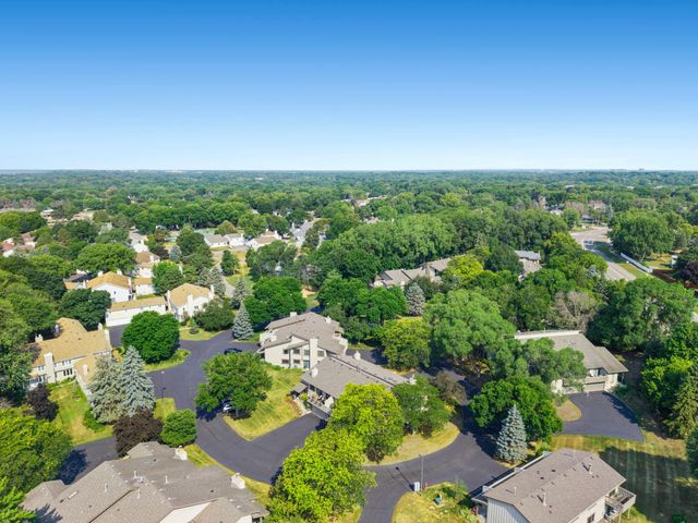 7232 Woodstock Curve, Bloomington, MN 55438