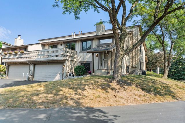 7232 Woodstock Curve, Bloomington, MN 55438