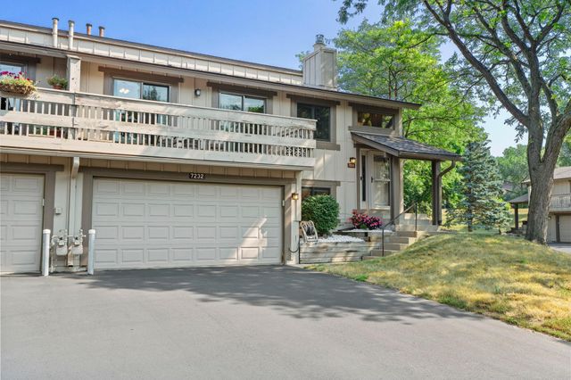 7232 Woodstock Curve, Bloomington, MN 55438