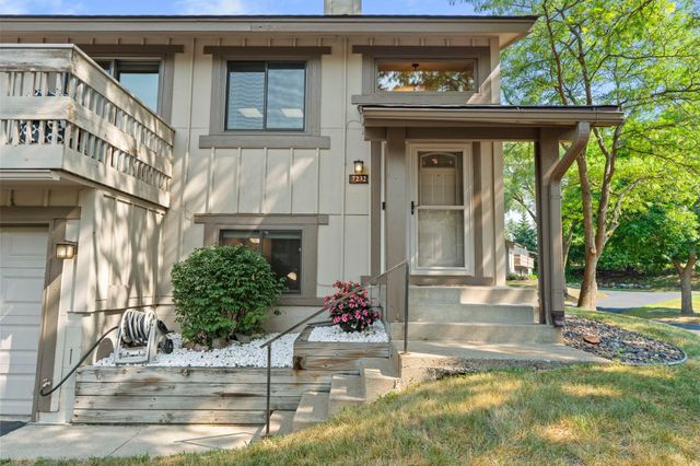 7232 Woodstock Curve, Bloomington, MN 55438