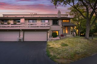 7232 Woodstock Curve, Bloomington, MN 55438