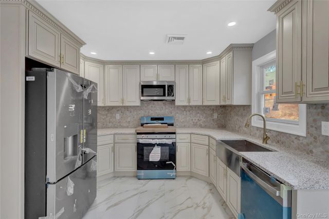 321 Smith Road, Shirley, NY 11967