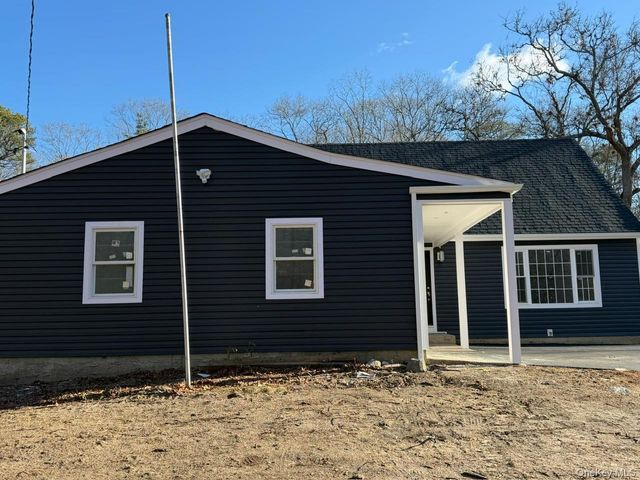 321 Smith Road, Shirley, NY 11967