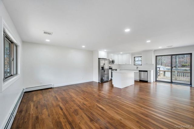 350 Brookhaven Avenue, Riverhead, NY 11901