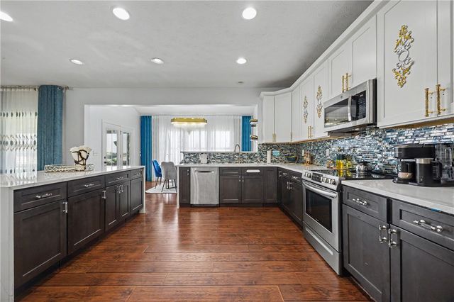 7116 Bluestream Drive, Tipp City, OH 45371