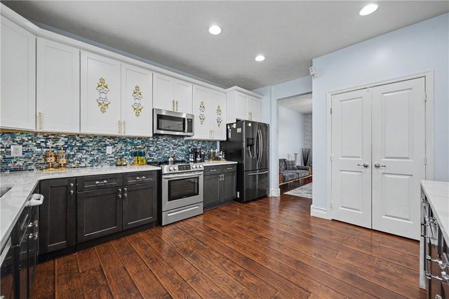 7116 Bluestream Drive, Tipp City, OH 45371