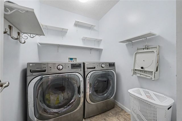 7116 Bluestream Drive, Tipp City, OH 45371