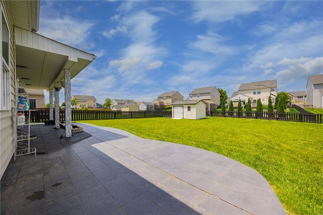7116 Bluestream Drive, Tipp City, OH 45371