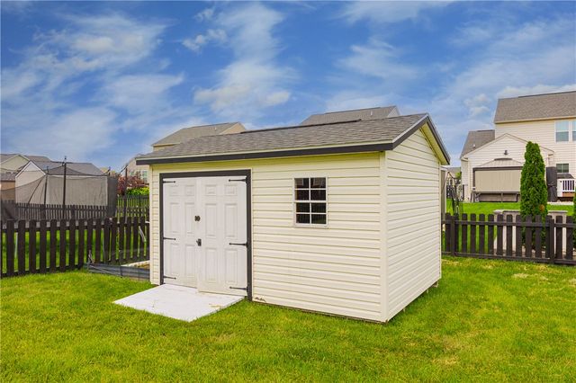 7116 Bluestream Drive, Tipp City, OH 45371