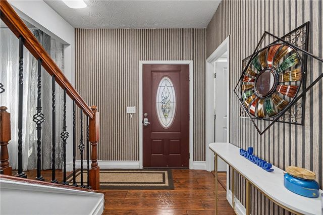 7116 Bluestream Drive, Tipp City, OH 45371