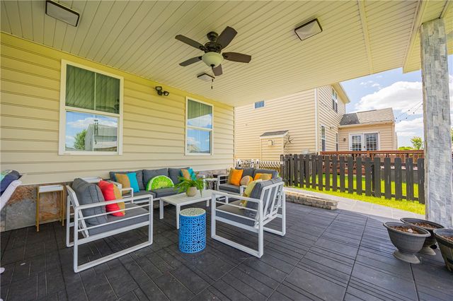 7116 Bluestream Drive, Tipp City, OH 45371