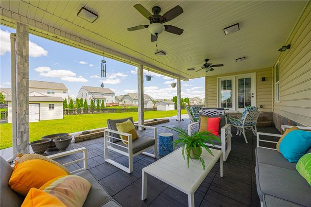 7116 Bluestream Drive, Tipp City, OH 45371