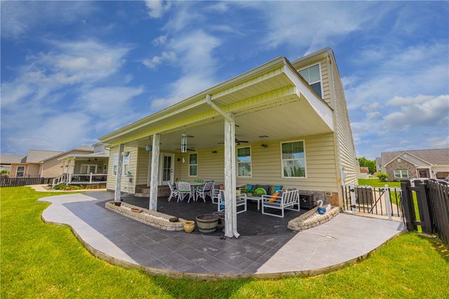 7116 Bluestream Drive, Tipp City, OH 45371