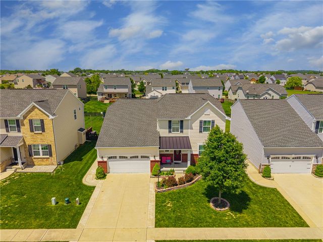 7116 Bluestream Drive, Tipp City, OH 45371