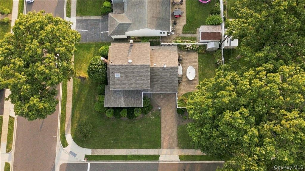 1426 MEADOW Lane, Seaford, NY 11783 — photo 3