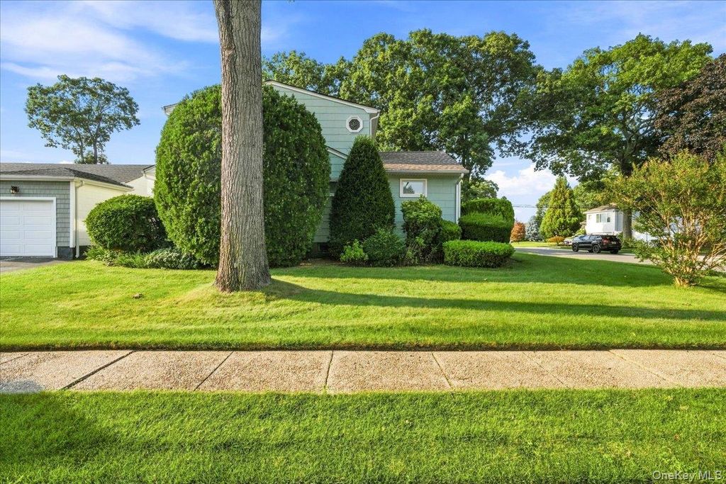 1426 MEADOW Lane, Seaford, NY 11783 — photo 5