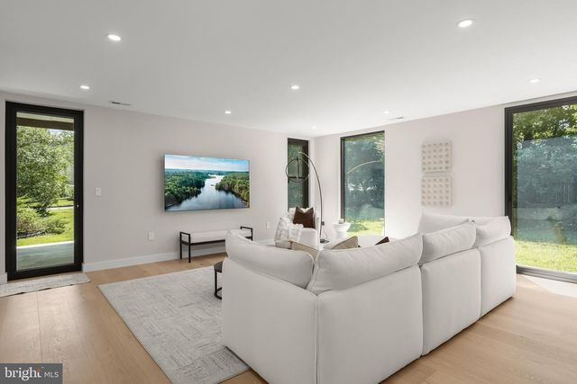 3112 N ROSSER ST, Alexandria, VA 22311