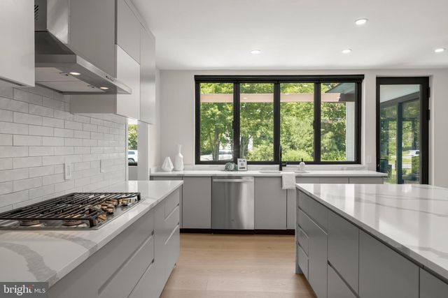 3112 N ROSSER ST, Alexandria, VA 22311