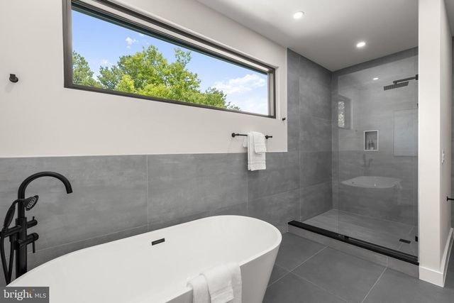 3112 N ROSSER ST, Alexandria, VA 22311
