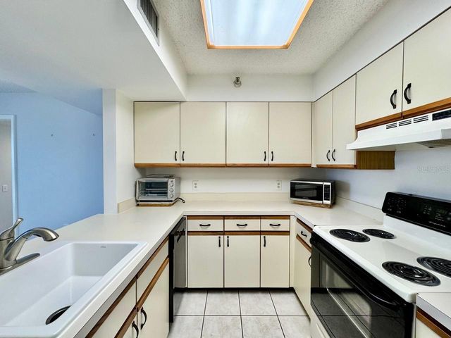 2333 FEATHER SOUND DRIVE B503, Clearwater, FL 33762