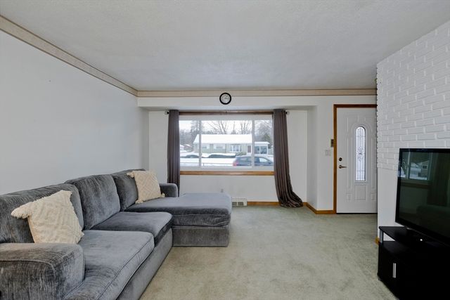 68 Hamilton St, Springfield, MA 01119