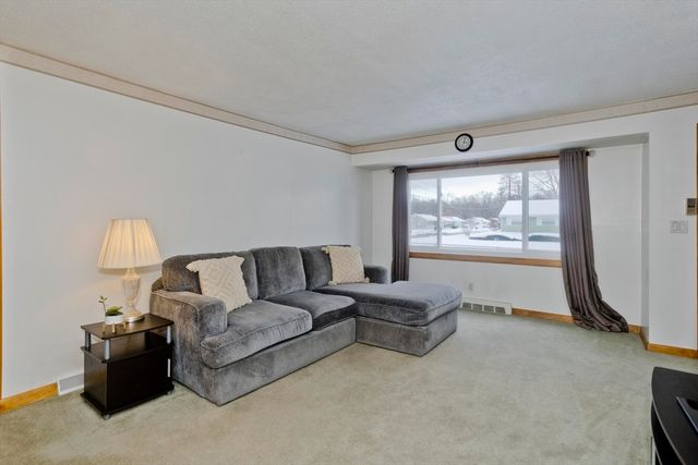 68 Hamilton St, Springfield, MA 01119