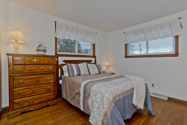 68 Hamilton St, Springfield, MA 01119