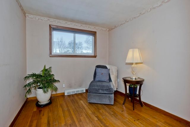 68 Hamilton St, Springfield, MA 01119