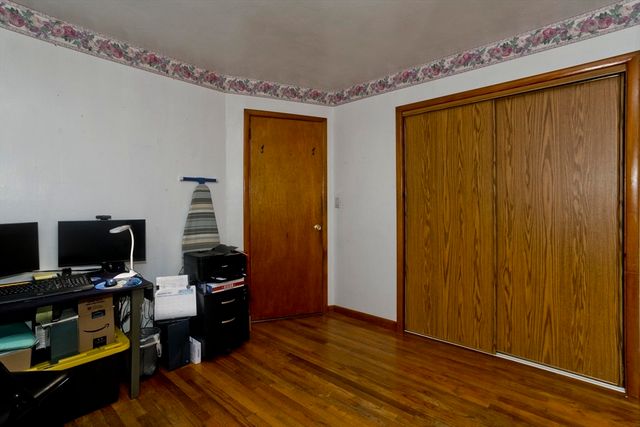 68 Hamilton St, Springfield, MA 01119