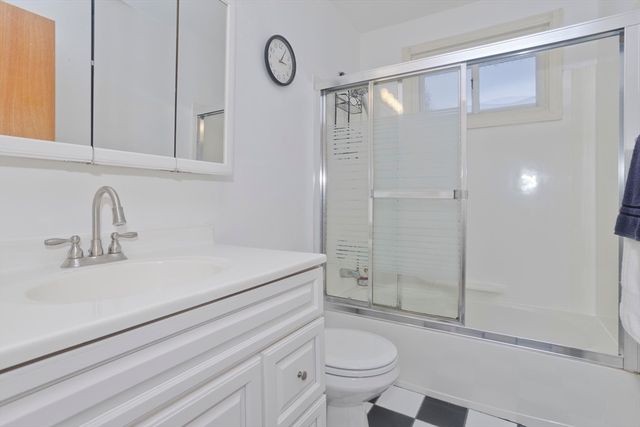 68 Hamilton St, Springfield, MA 01119