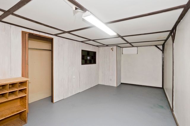 68 Hamilton St, Springfield, MA 01119