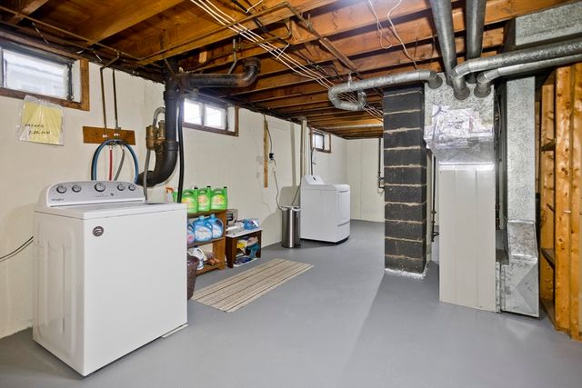 68 Hamilton St, Springfield, MA 01119