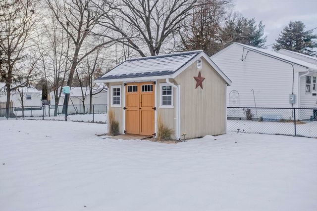 68 Hamilton St, Springfield, MA 01119