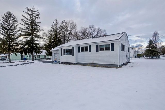 68 Hamilton St, Springfield, MA 01119