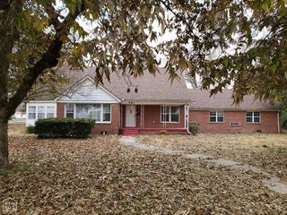 681 S Garfield, Piggott, AR 72454