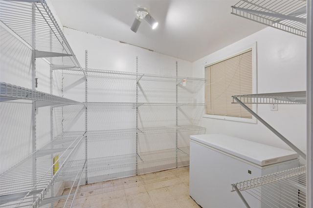 212 Thousand Oaks DR, Cedar Creek, TX 78612