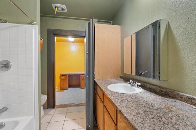 212 Thousand Oaks DR, Cedar Creek, TX 78612