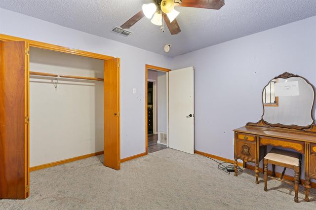 212 Thousand Oaks DR, Cedar Creek, TX 78612
