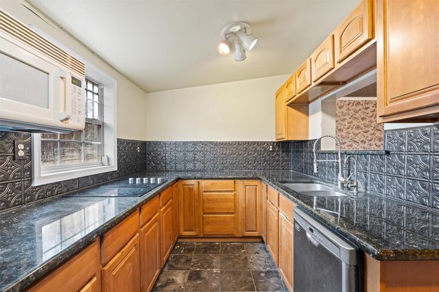 212 Thousand Oaks DR, Cedar Creek, TX 78612