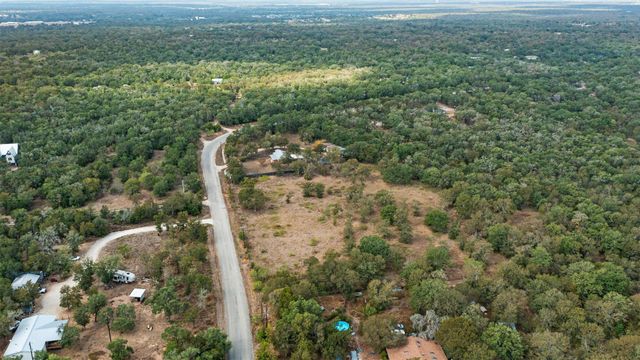 212 Thousand Oaks DR, Cedar Creek, TX 78612