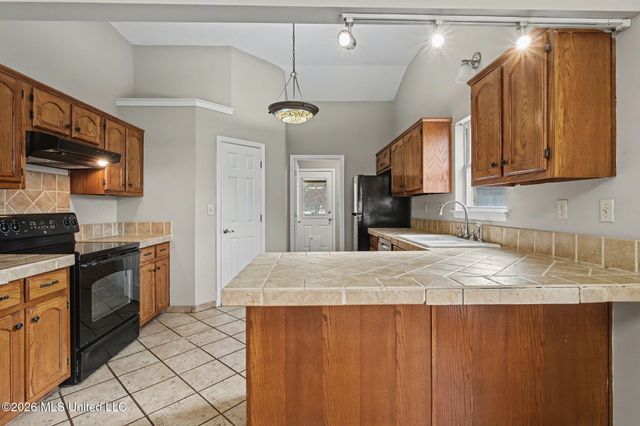 5364 W Payton Drive, Southaven, MS 38671