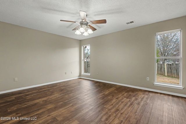 5364 W Payton Drive, Southaven, MS 38671