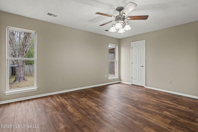 5364 W Payton Drive, Southaven, MS 38671