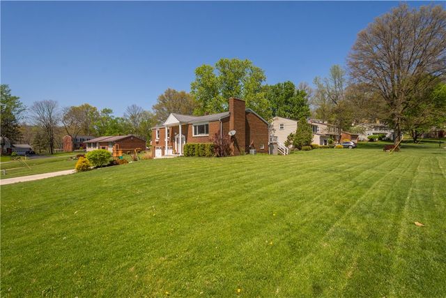 279 Carmell Dr, Upper St Clair, PA 15241