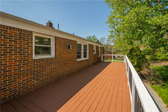 279 Carmell Dr, Upper St Clair, PA 15241