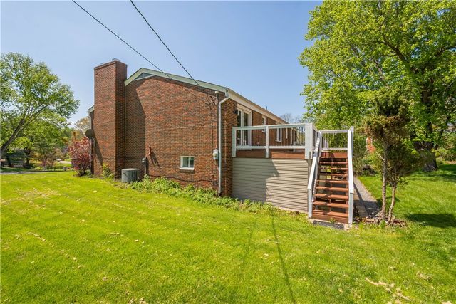 279 Carmell Dr, Upper St Clair, PA 15241