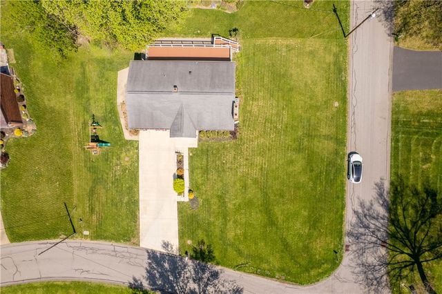 279 Carmell Dr, Upper St Clair, PA 15241