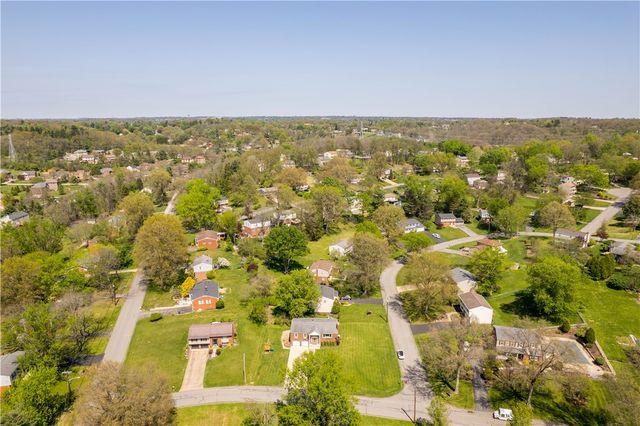 279 Carmell Dr, Upper St Clair, PA 15241